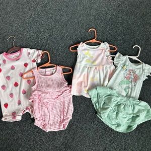 EUC Baby Girl Outfit Bundle Size 6-9 Months